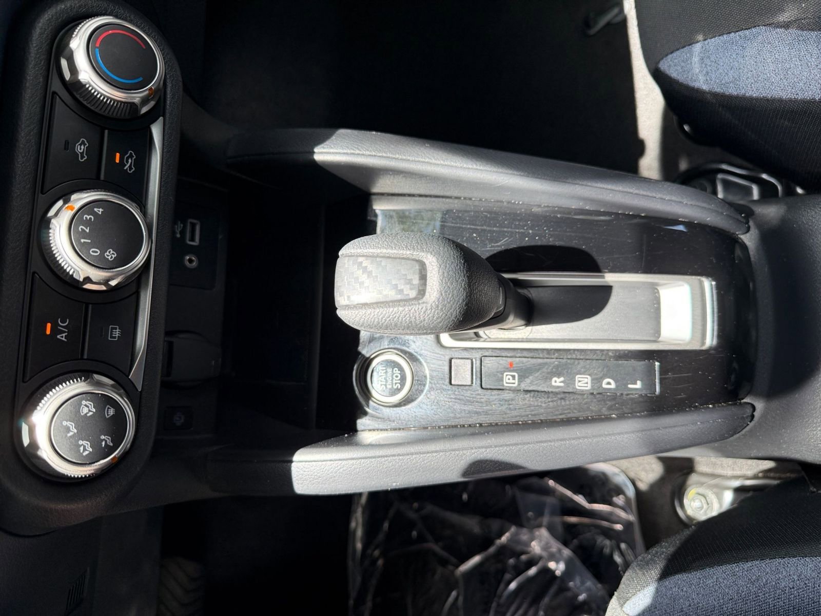Used 2025 Nissan Versa SV FWD image 38
