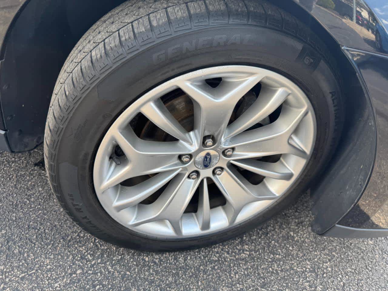 Used 2016 Ford Taurus Limited FWD image 29