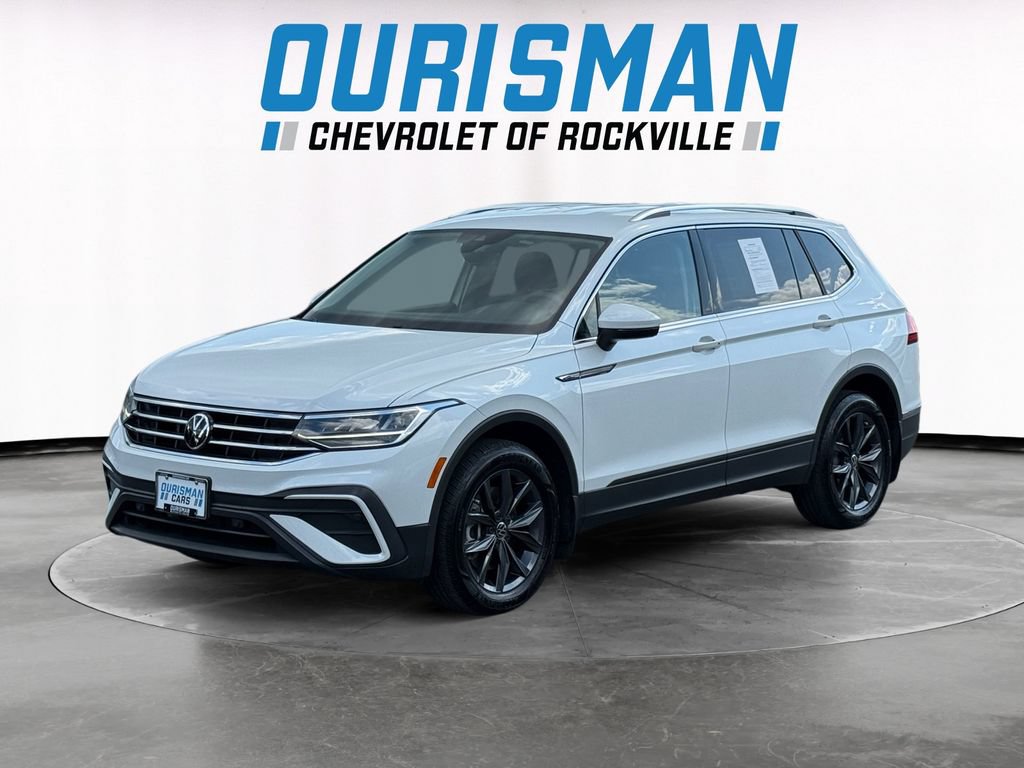 Used 2023 Volkswagen Tiguan SE FWD image 2