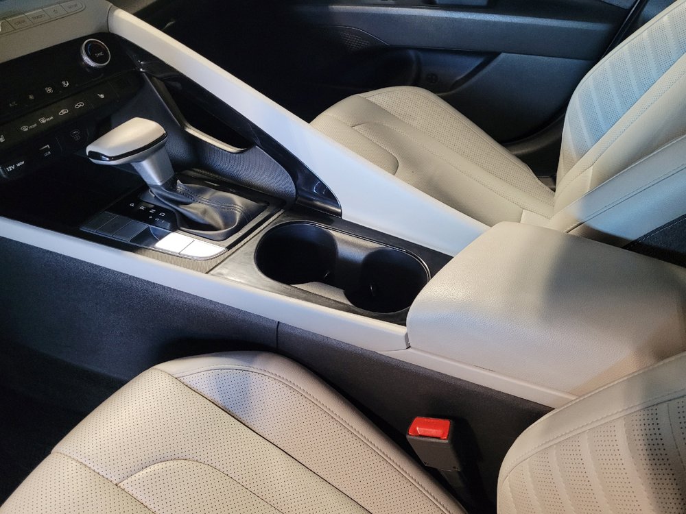 Used 2025 Hyundai Elantra Limited FWD image 22