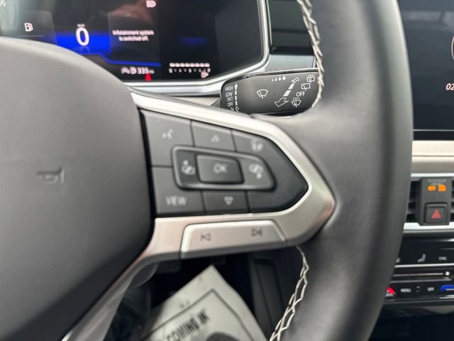 Certified 2025 Volkswagen Taos SE image 19