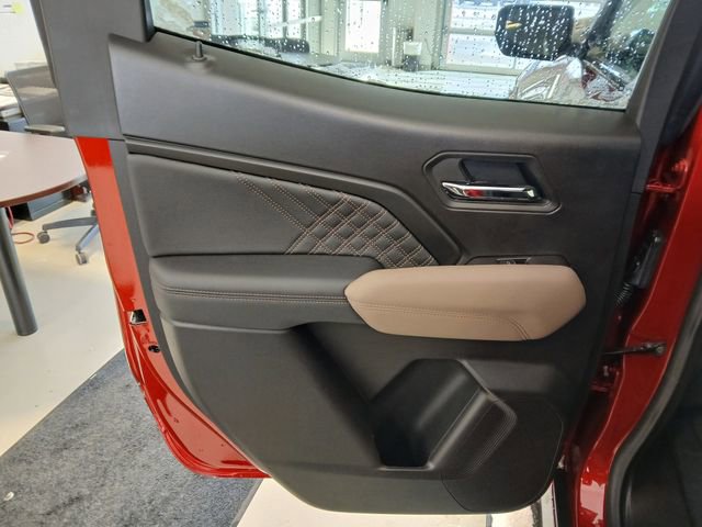 Certified 2025 GMC Canyon Denali image 15