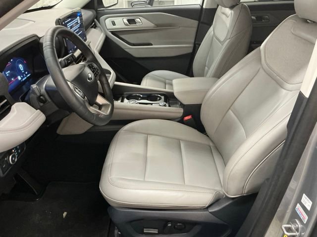 Used 2025 Ford Explorer Active w/ Active Comfort Package RWD image 13