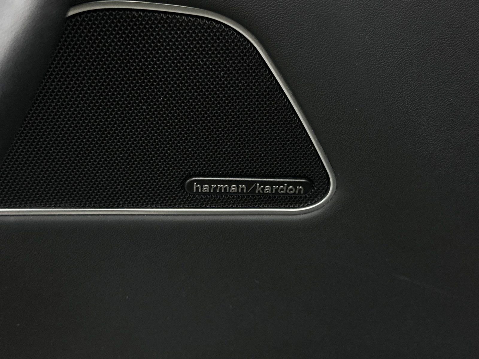 Used 2018 Maserati Levante GranLusso image 8