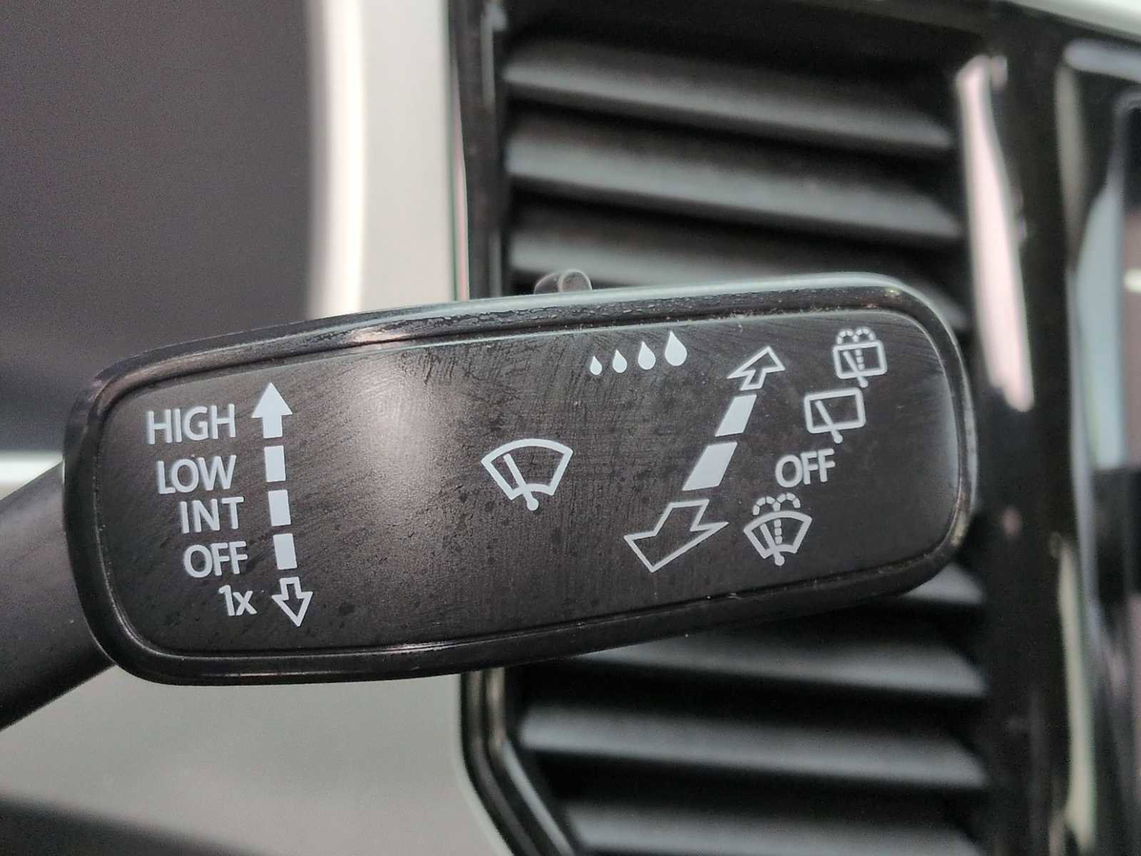 Used 2021 Volkswagen Atlas SEL R-Line AWD/4WD image 27