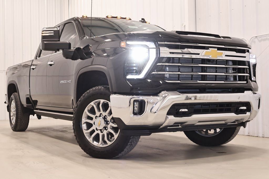 Used 2025 Chevrolet Silverado 2500 LTZ w/ LTZ Premium Package image 47