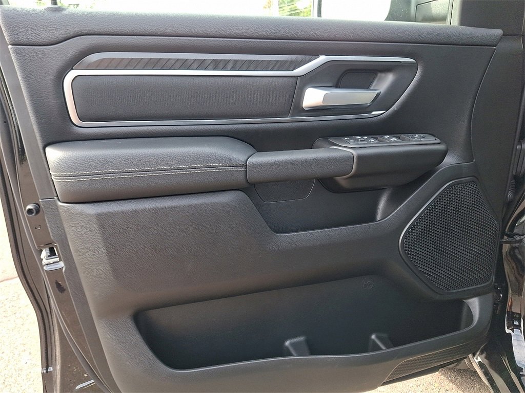 New 2026 RAM 1500 4x4 Crew Cab image 7