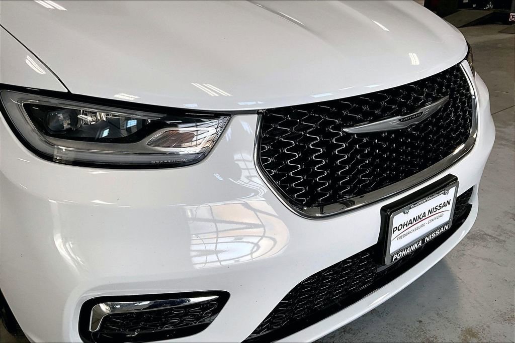 Used 2024 Chrysler Pacifica Touring-L FWD image 30