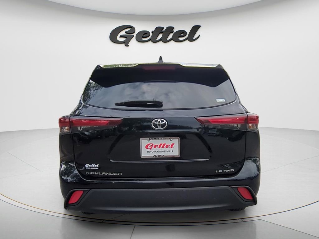 Used 2024 Toyota Highlander LE AWD/4WD image 6