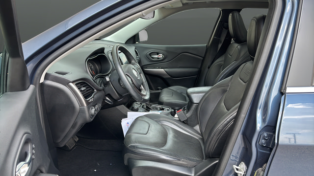 Used 2019 Jeep Cherokee Limited AWD/4WD image 9