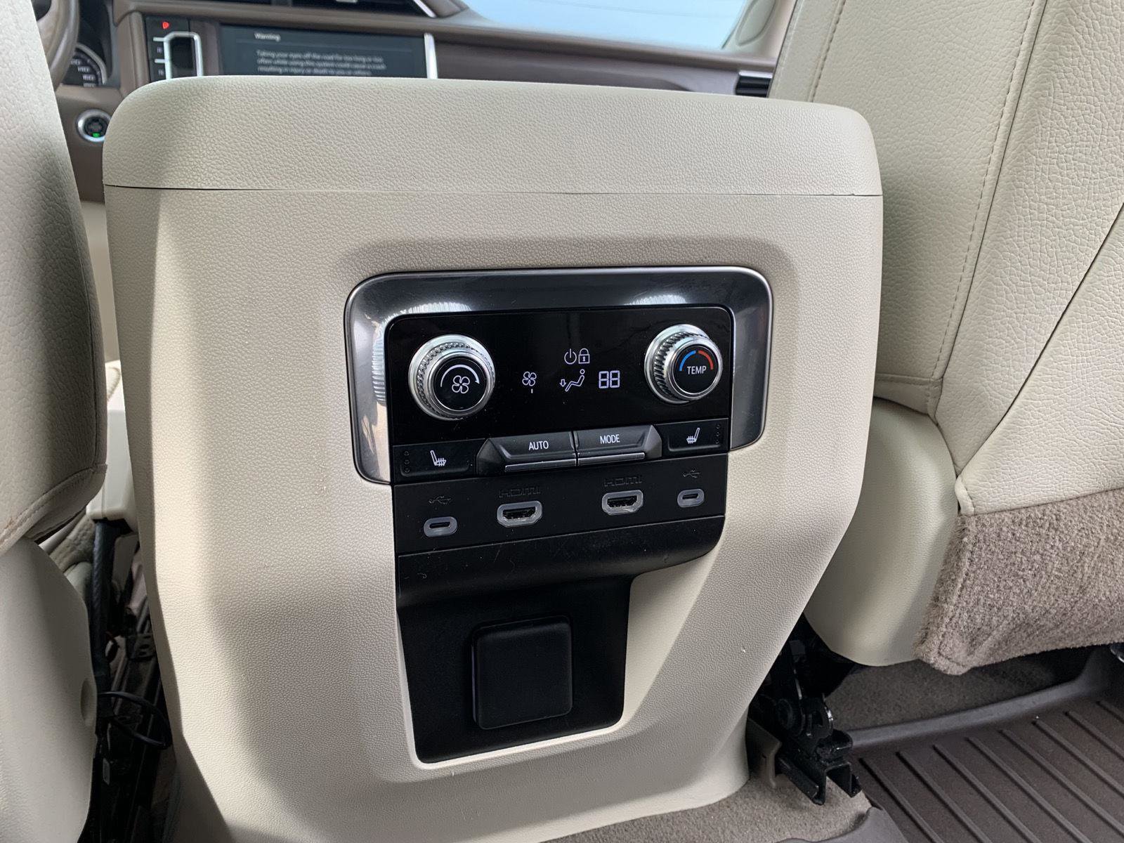 Used 2021 GMC Yukon XL Denali w/ Denali Premium Package image 28