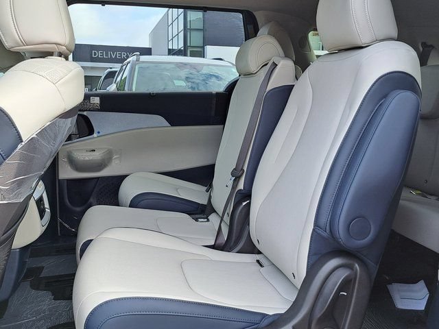 New 2026 Kia Carnival EX FWD image 13