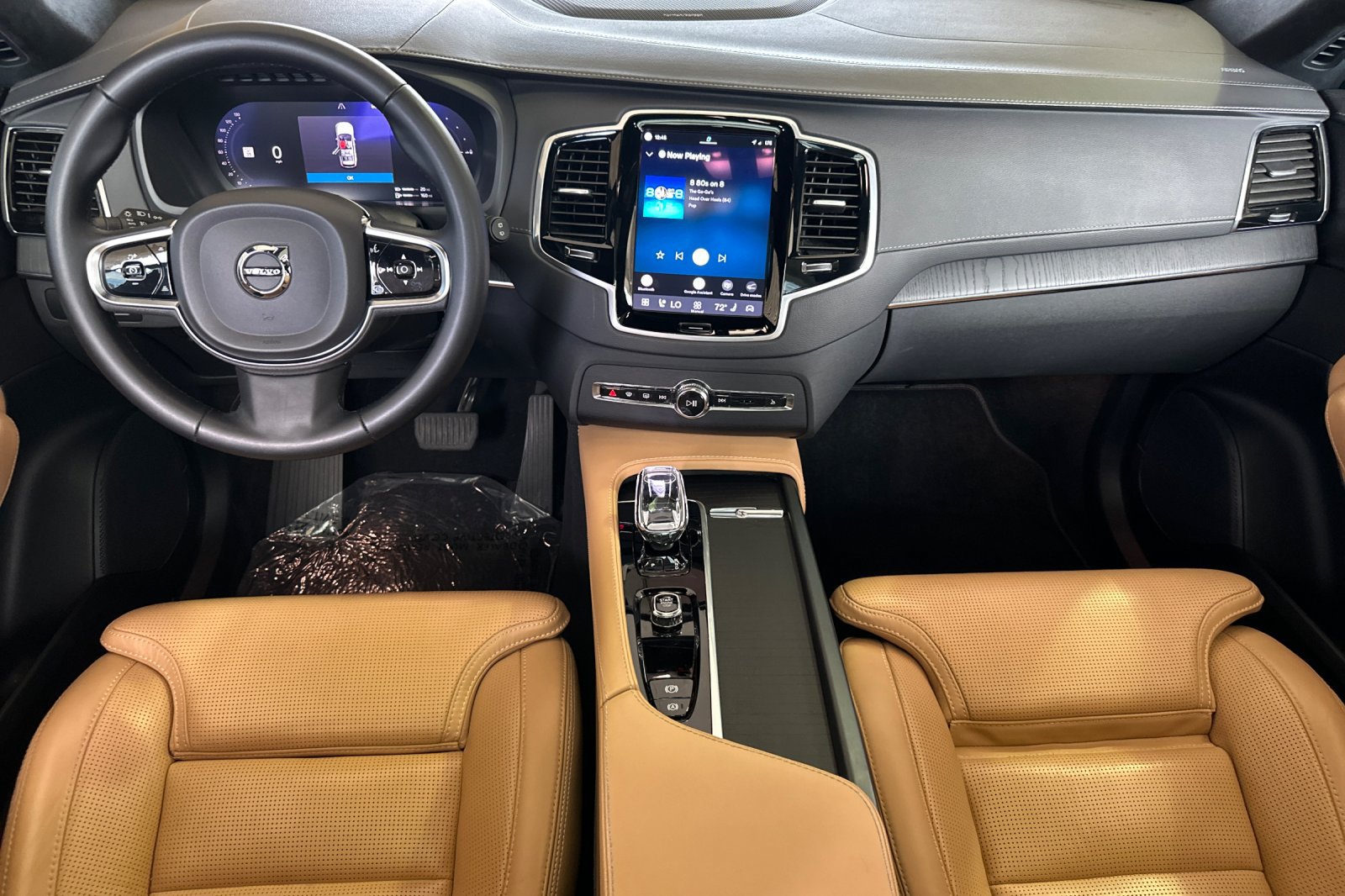 Certified 2024 Volvo XC90 T8 Ultimate w/ Lounge Package AWD/4WD image 16