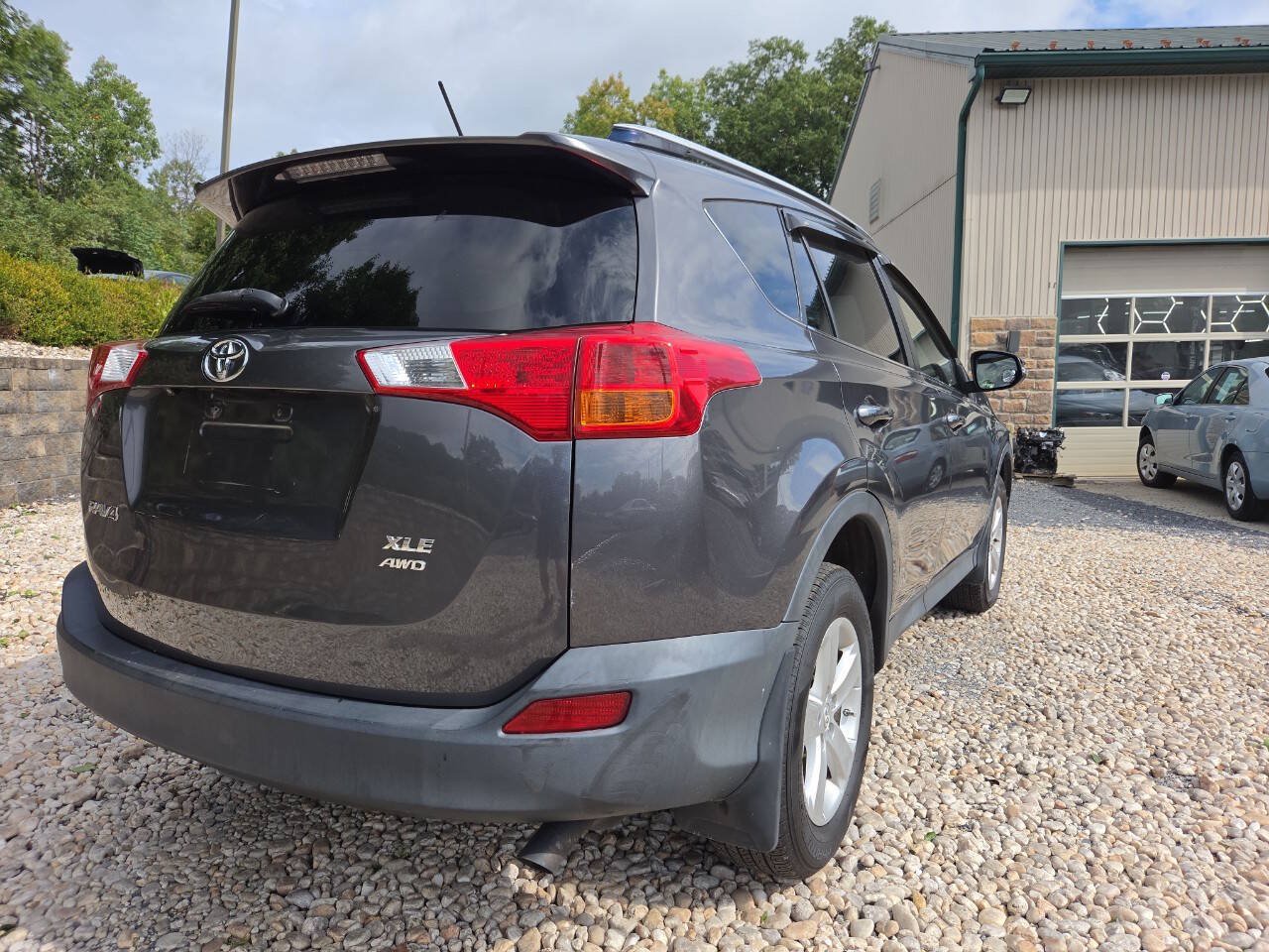 Used 2013 Toyota RAV4 XLE AWD/4WD image 7