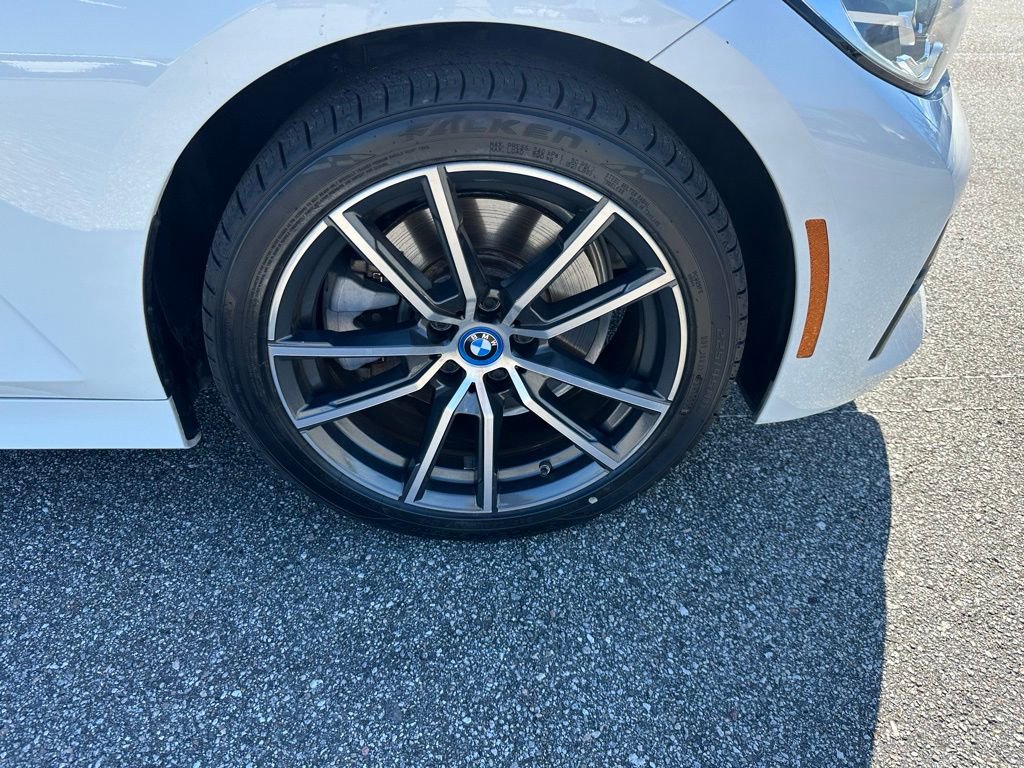 Used 2022 BMW 330e w/ Driving Assistance Package image 4