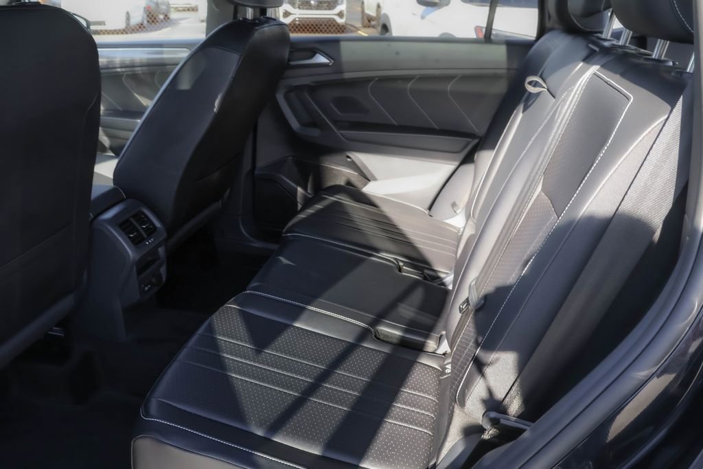 Used 2024 Volkswagen Tiguan SE R-Line image 28