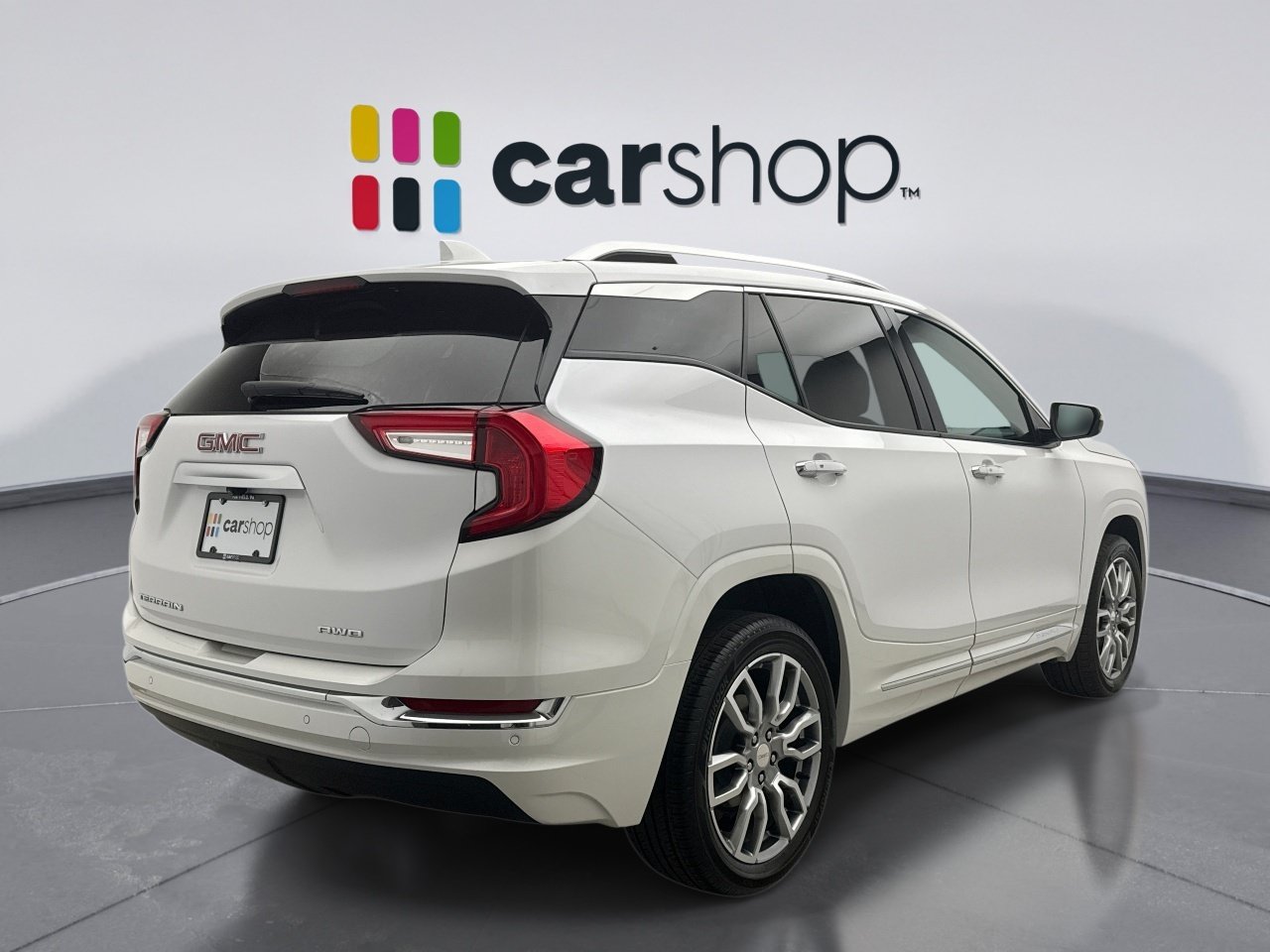 Used 2024 GMC Terrain Denali w/ Denali Premium Package AWD/4WD image 5