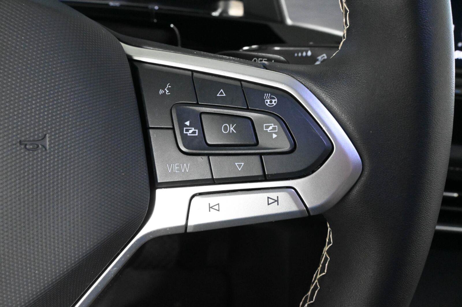 Used 2024 Volkswagen Atlas Cross Sport SE FWD image 21
