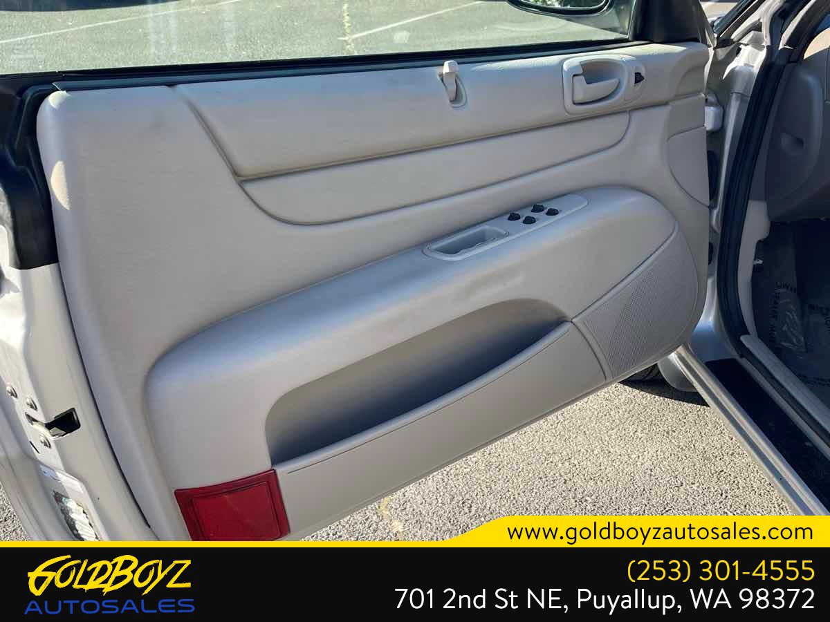 Used 2005 Chrysler Sebring Convertible FWD image 33