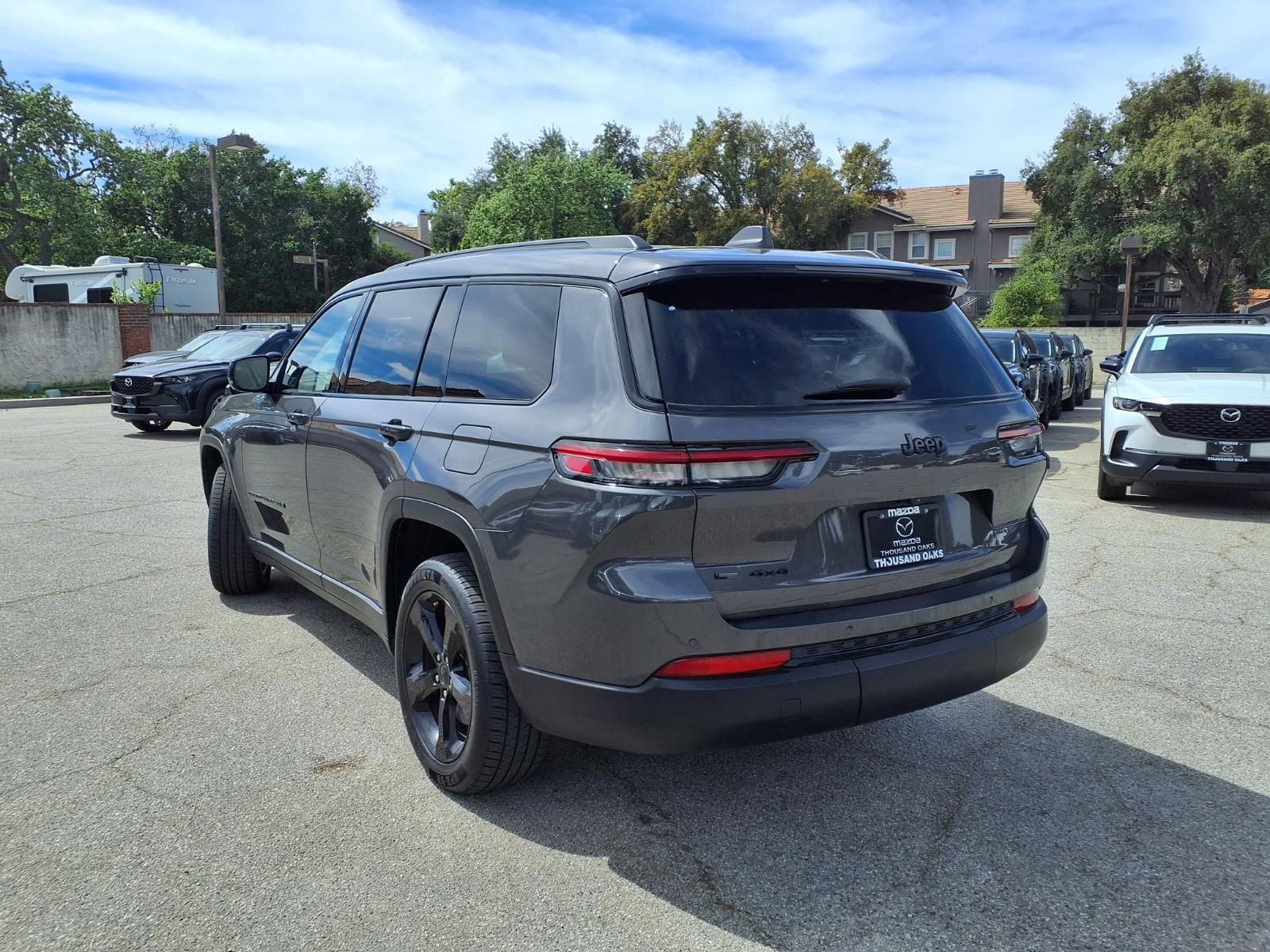 Used 2022 Jeep Grand Cherokee L Laredo image 5