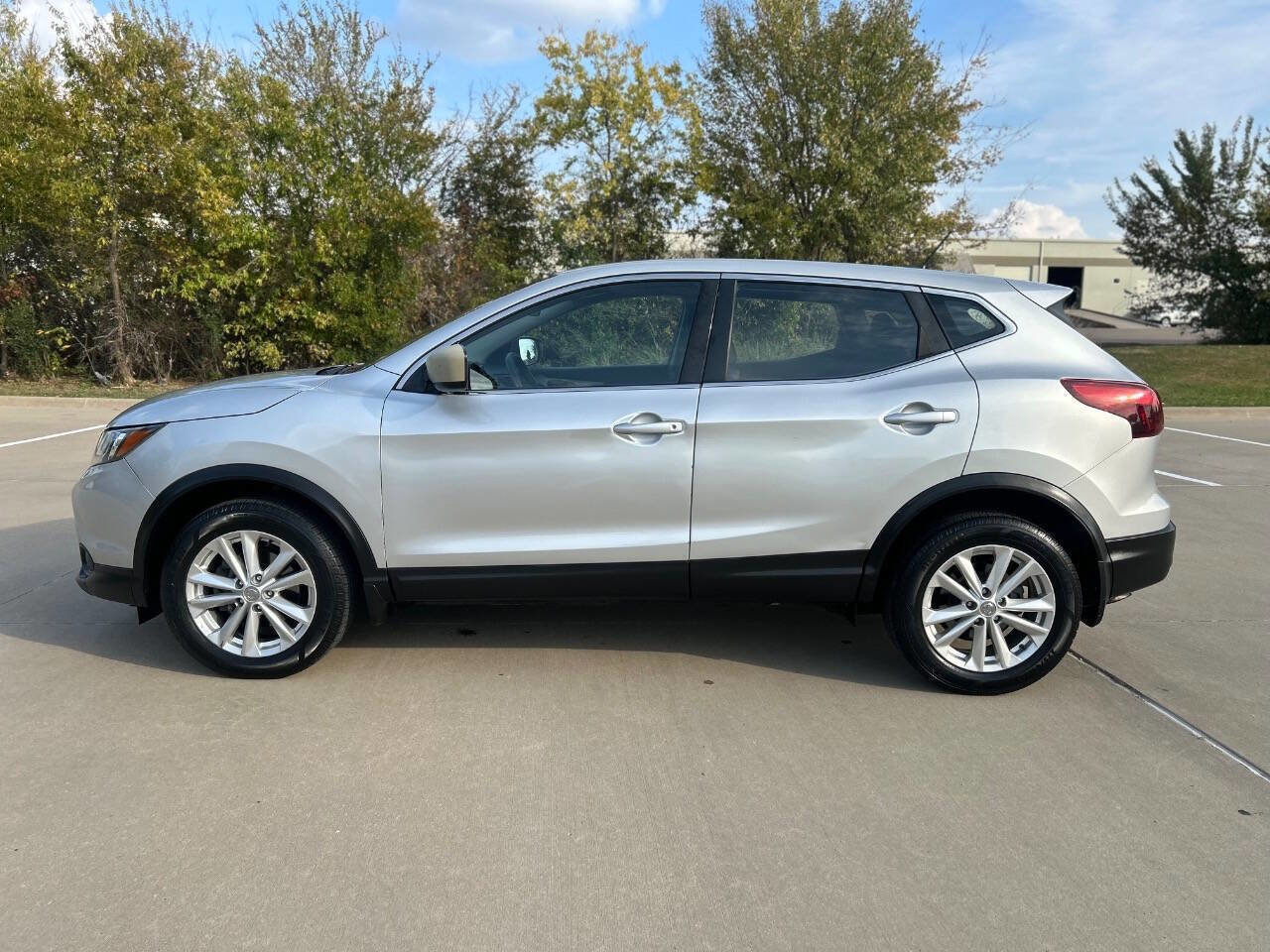 Used 2018 Nissan Rogue Sport S w/ S Appearance Package image 9