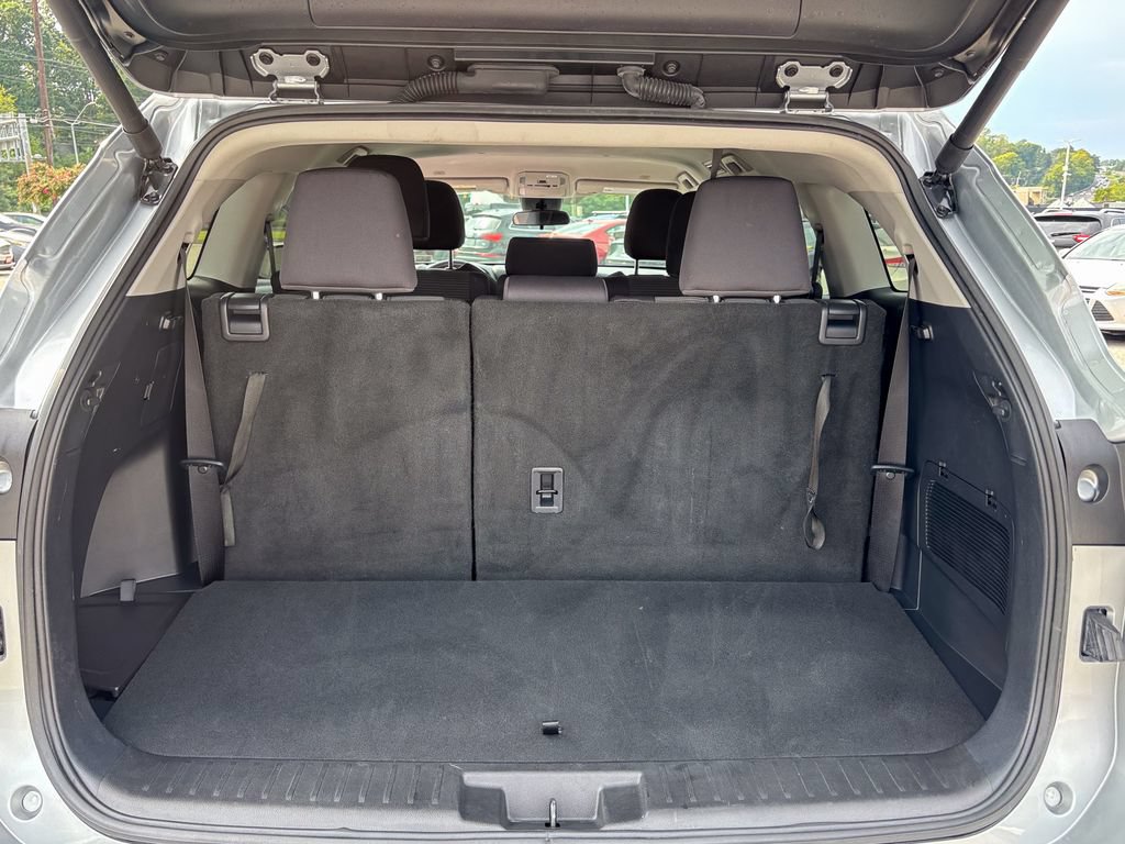 Used 2025 Toyota Highlander LE FWD image 45