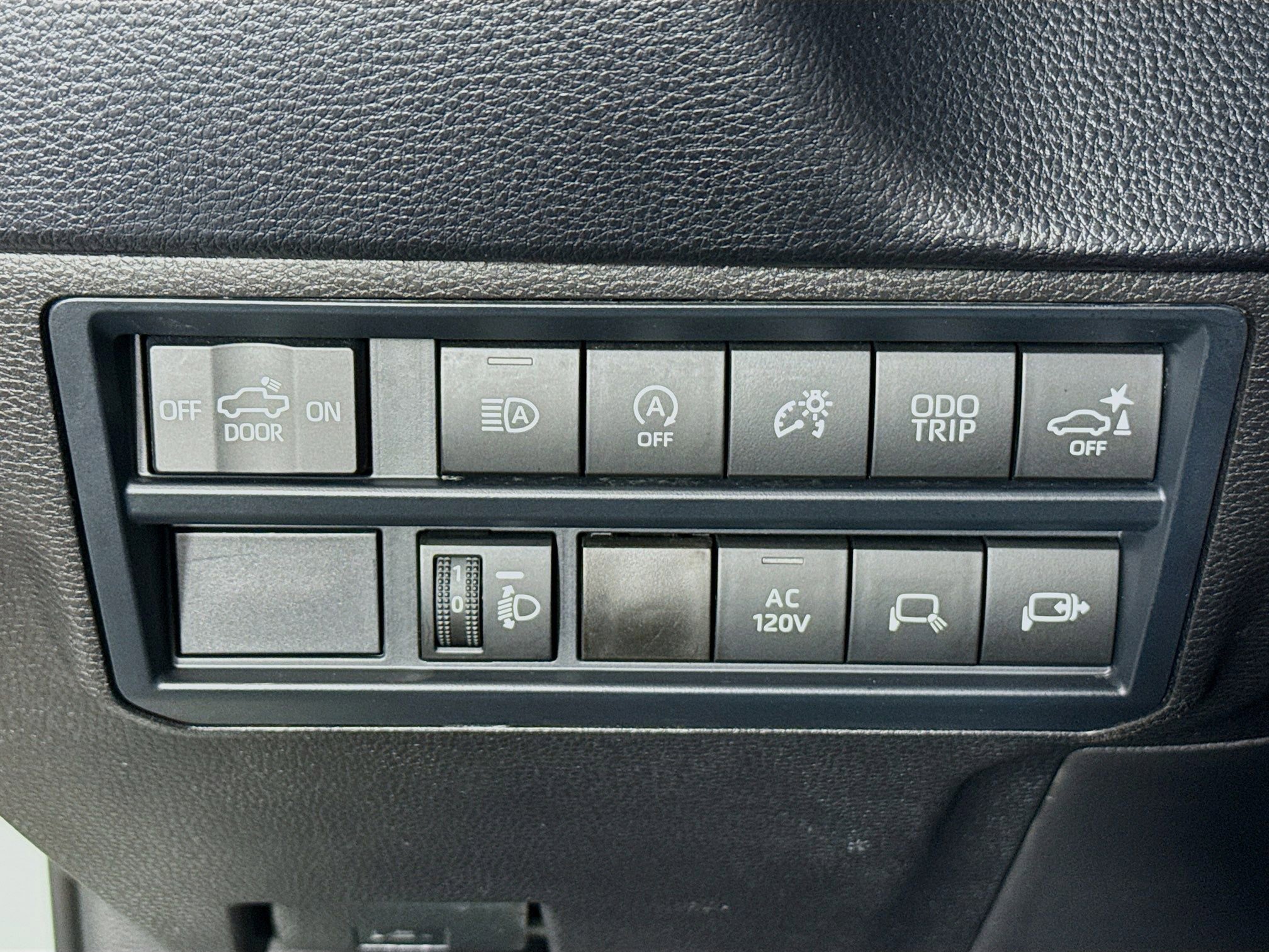 Used 2025 Toyota Tundra SR5 w/ Advanced Technology Package image 11