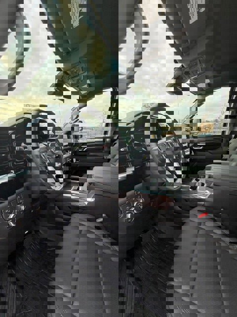 New 2026 GMC Sierra 3500 SLT w/ SLT Convenience Package image 9