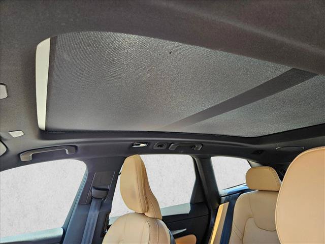 Used 2022 Volvo XC60 B5 Inscription w/ Advanced Package FWD image 16
