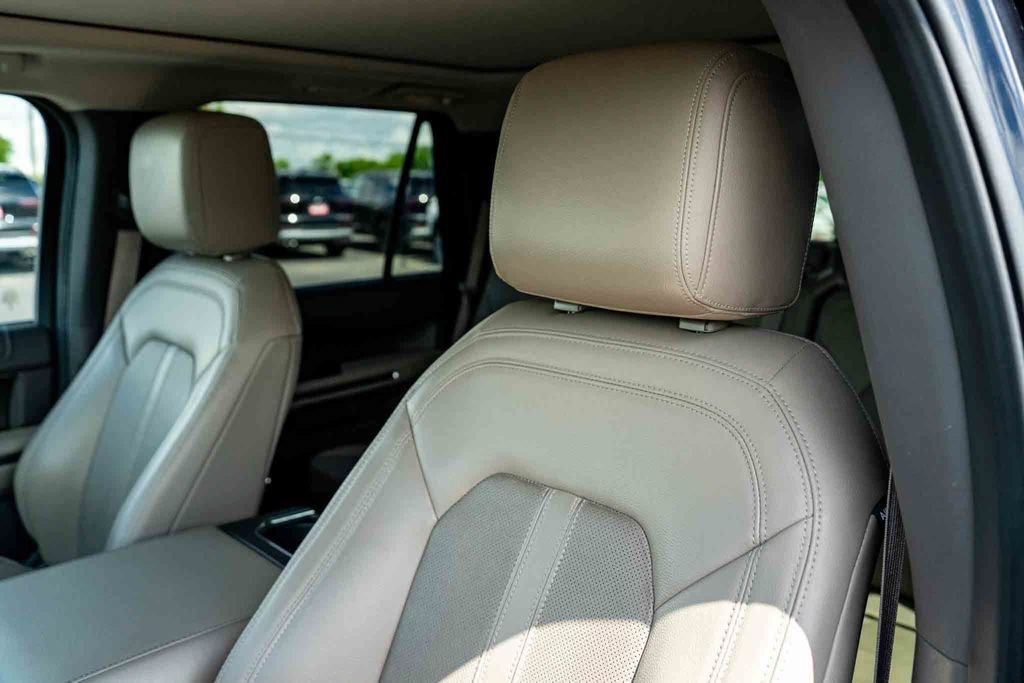 Used 2021 Ford Expedition Limited AWD/4WD image 9
