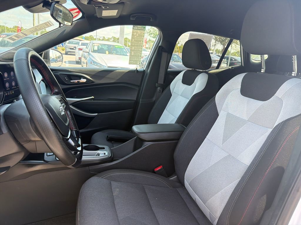 Used 2024 Chevrolet Trax RS w/ Driver Confidence Package FWD image 16