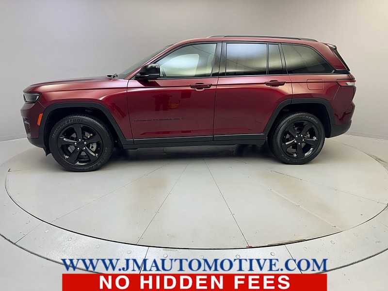 Used 2023 Jeep Grand Cherokee Altitude AWD/4WD image 2