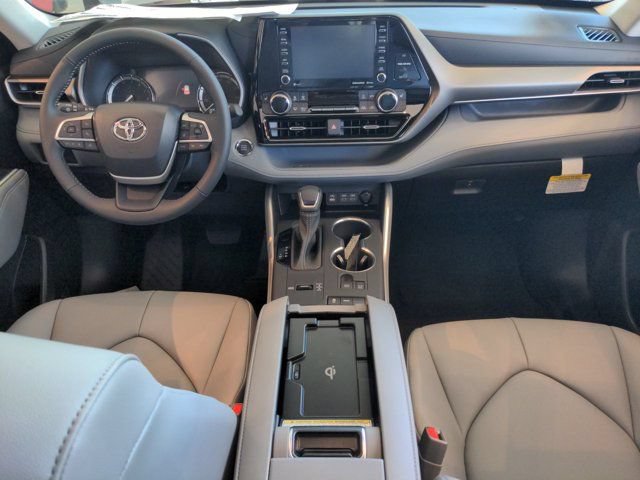 Used 2022 Toyota Highlander XLE FWD image 13