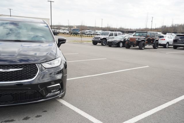 New 2026 Chrysler Pacifica Select FWD image 36