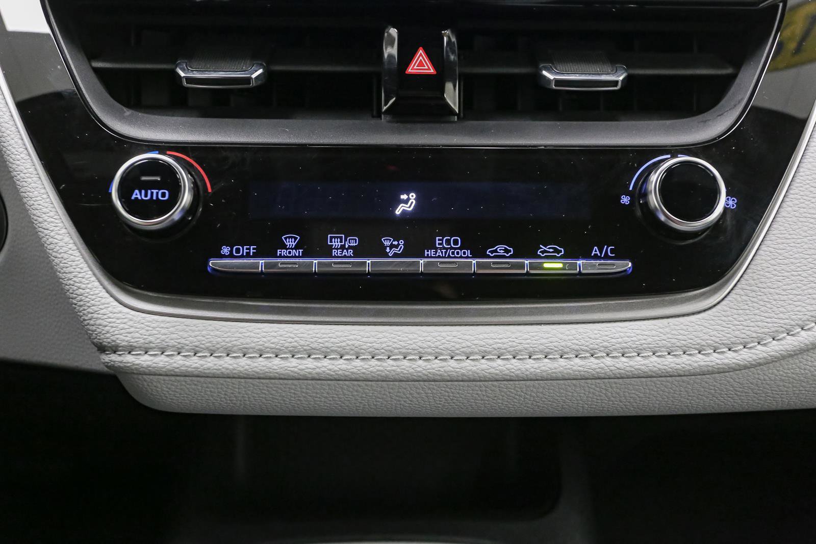Used 2019 Toyota Corolla SE FWD image 30