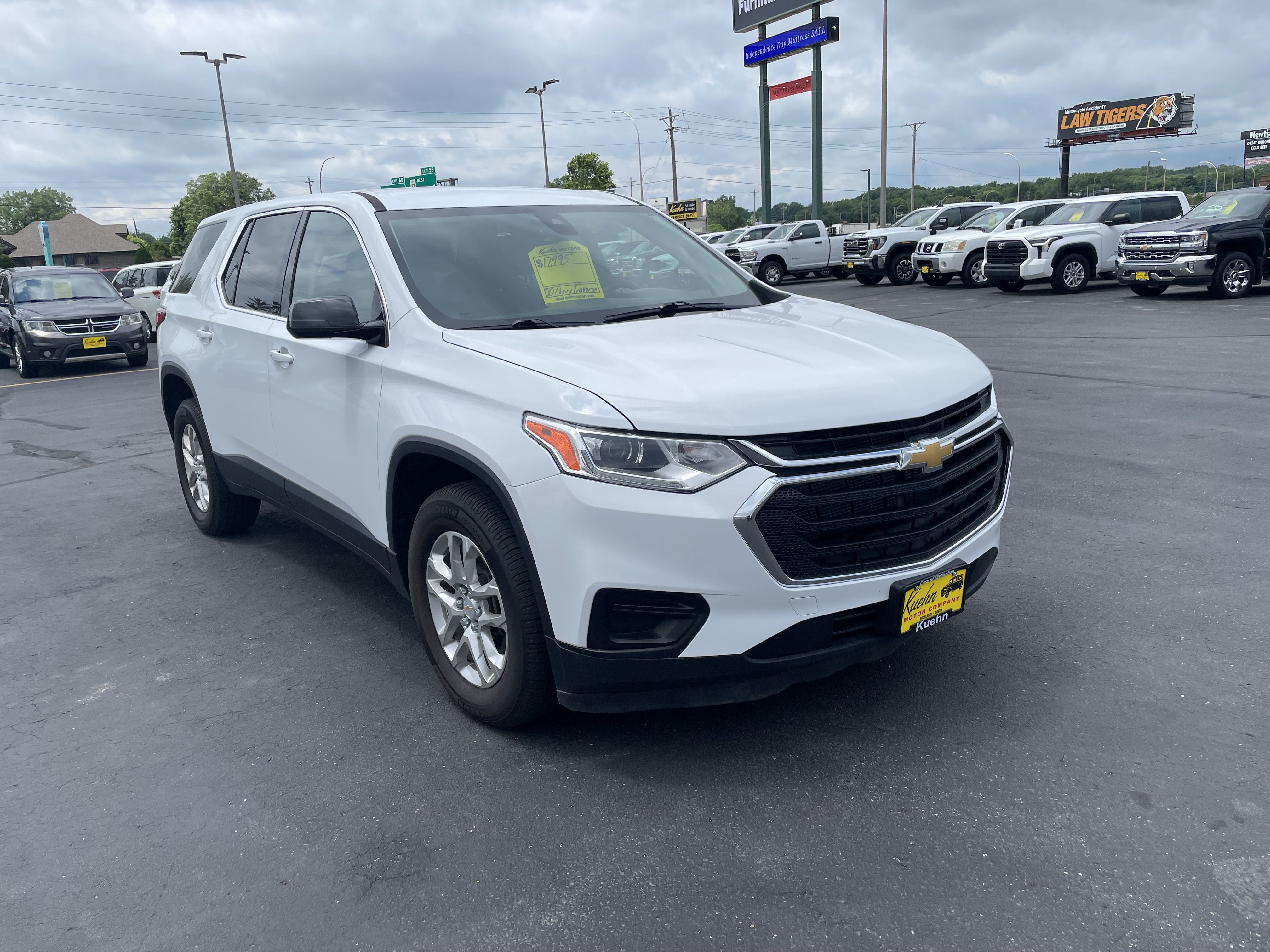 Used 2020 Chevrolet Traverse LS AWD/4WD image 2