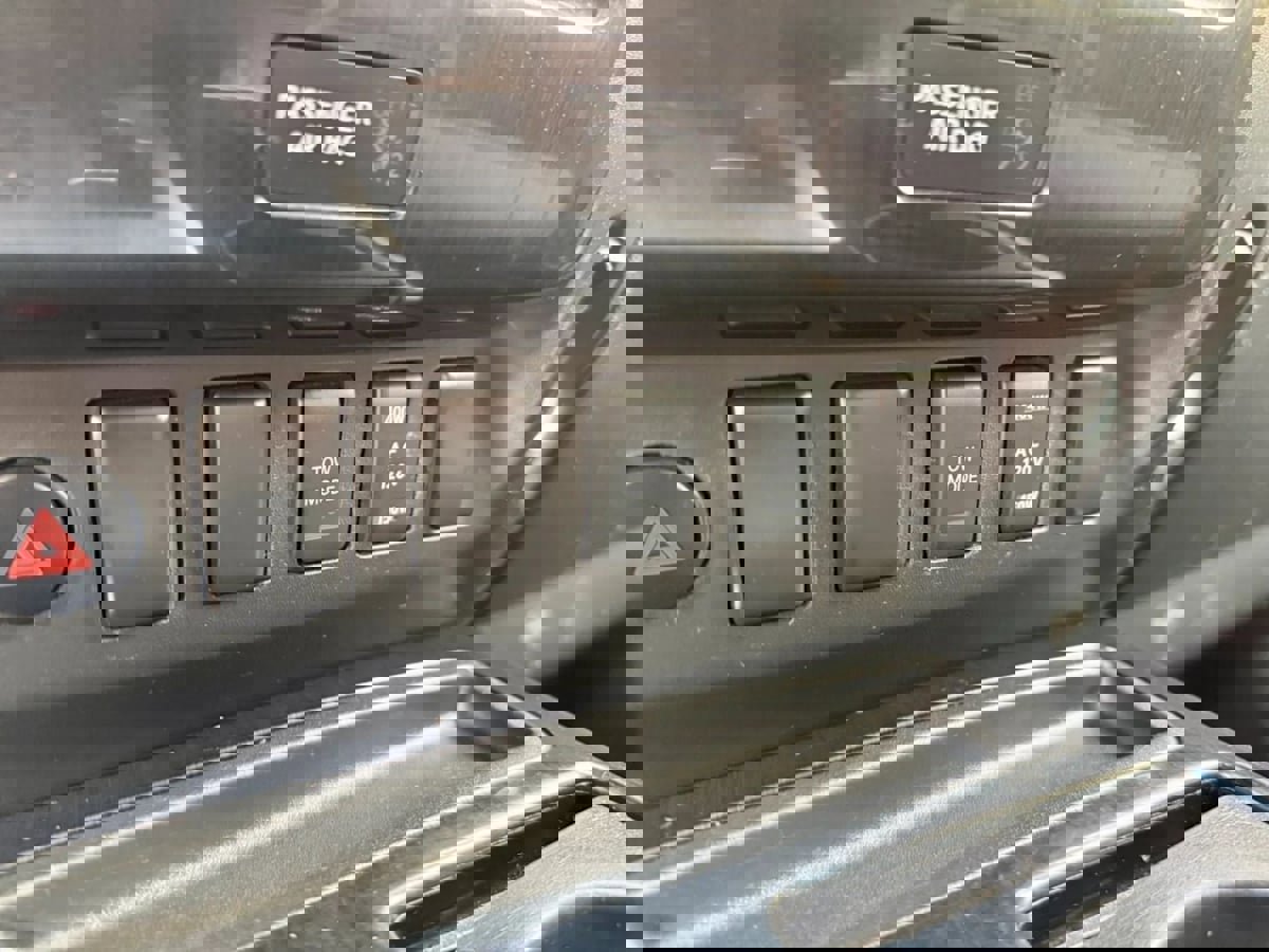 Used 2014 Nissan Titan SV w/ SV Value Truck Package image 15