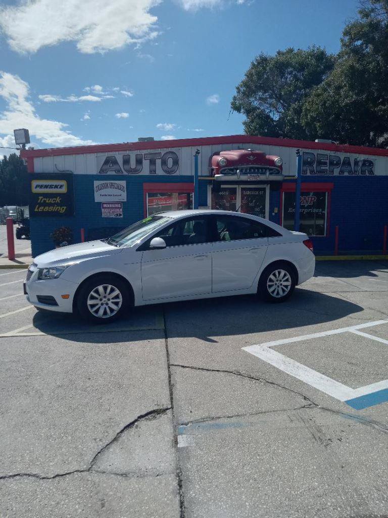 Used 2011 Chevrolet Cruze LT FWD image 1