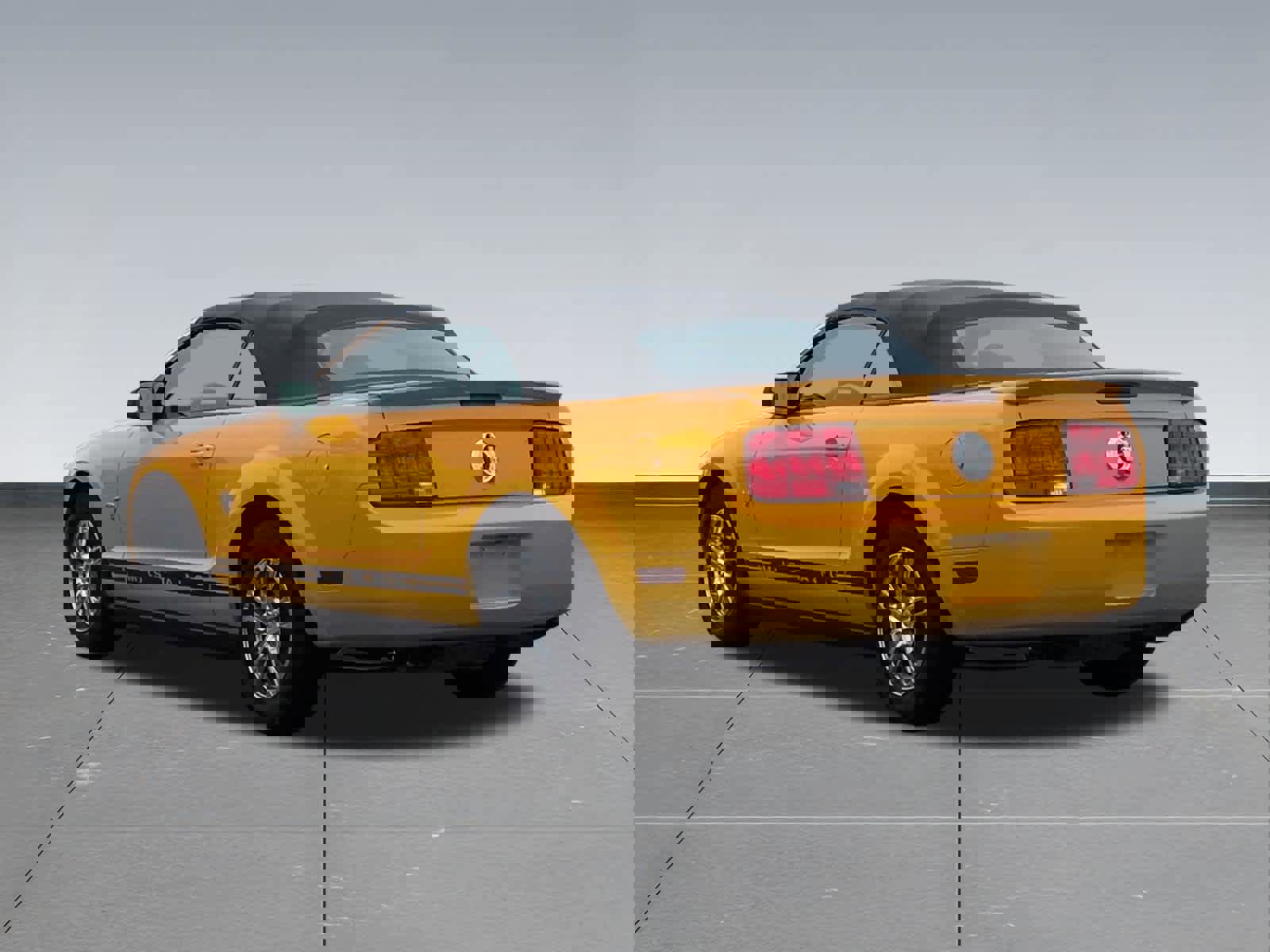 Used 2009 Ford Mustang Convertible image 4