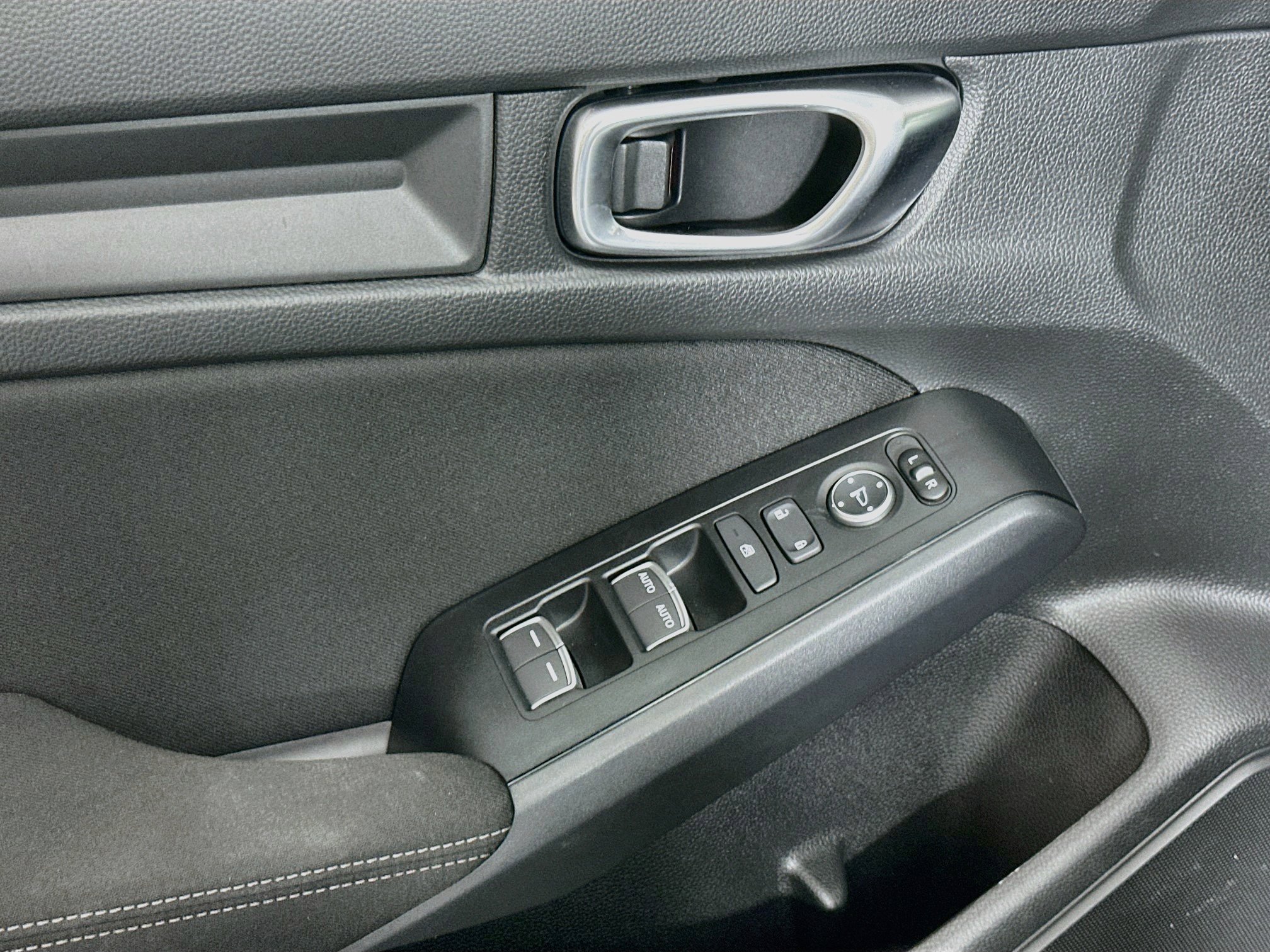 Used 2025 Honda Civic Sport image 15