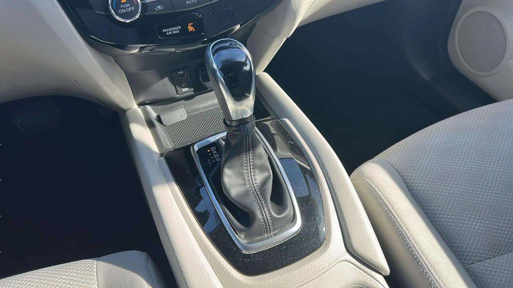 Used 2018 Nissan Rogue Sport SV w/ SV Technology Package image 29