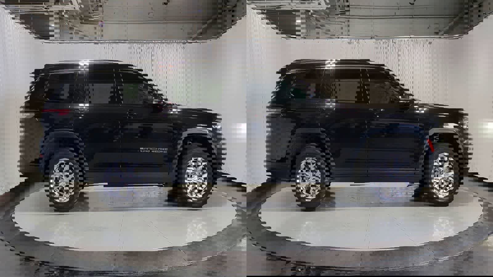 Used 2022 Jeep Grand Cherokee L Limited image 9