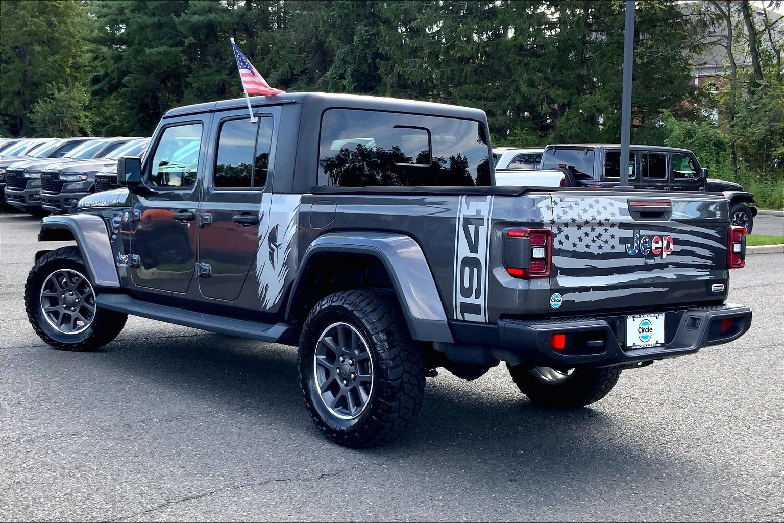Used 2020 Jeep Gladiator Overland w/ Dual Top Group AWD/4WD image 11