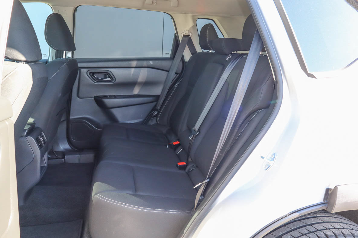 Used 2024 Nissan Rogue S FWD image 8