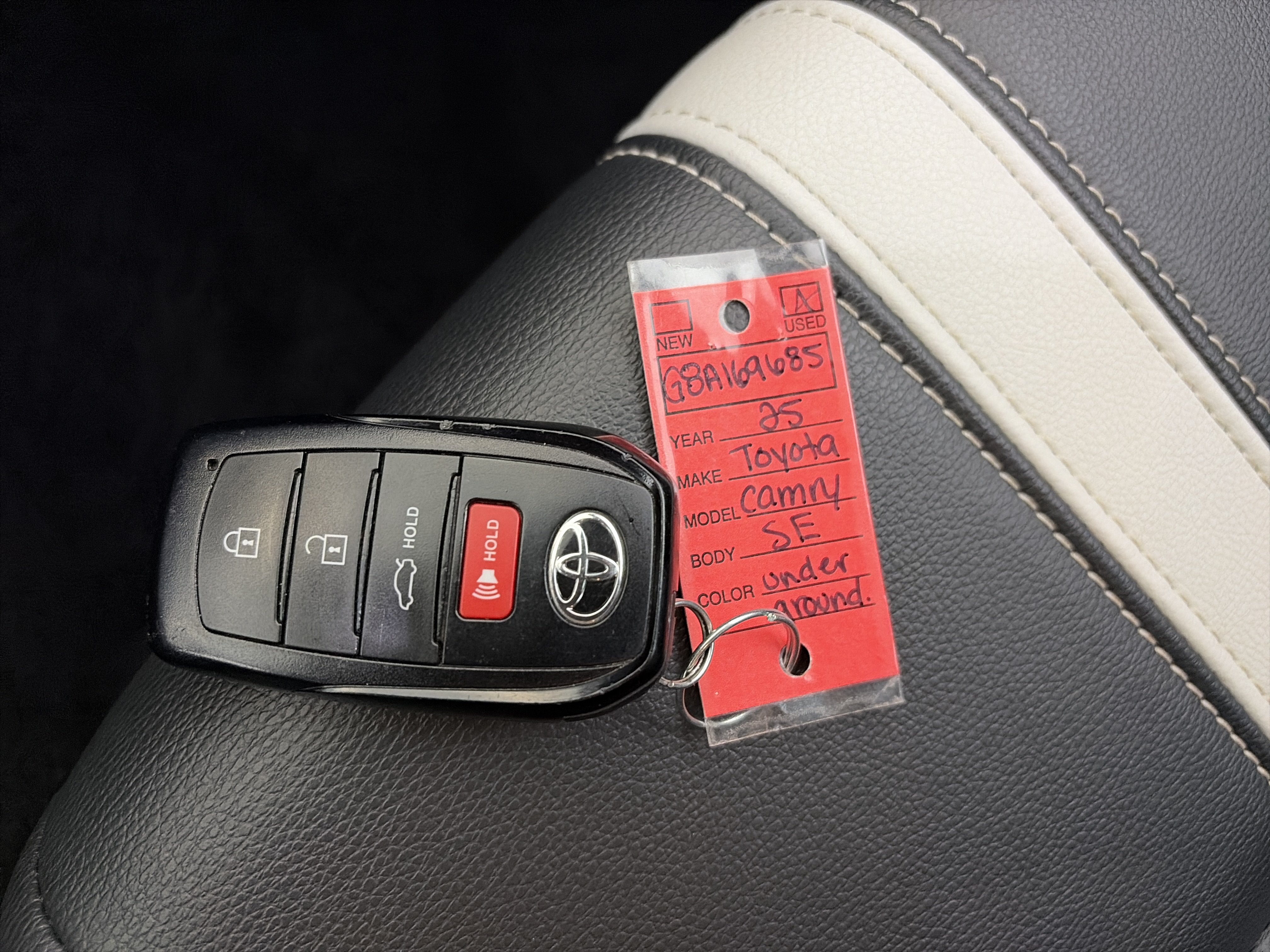 Used 2025 Toyota Camry SE FWD image 30