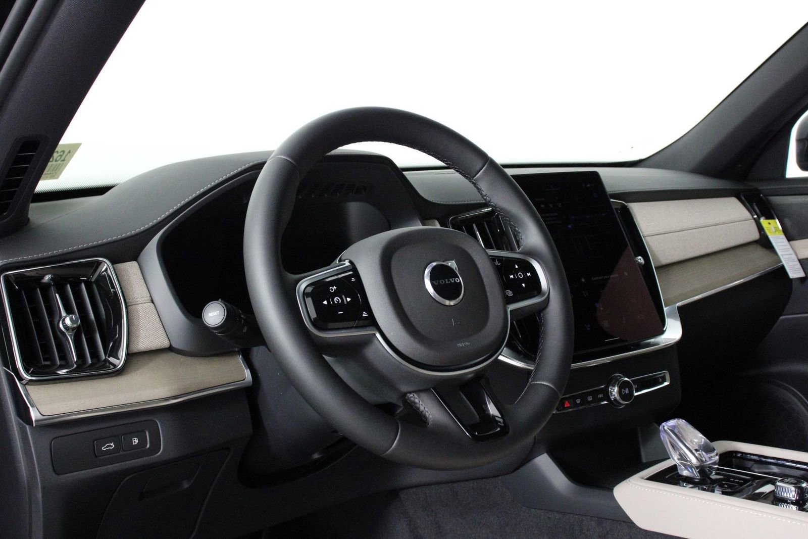 New 2026 Volvo XC90 T8 Plus image 8