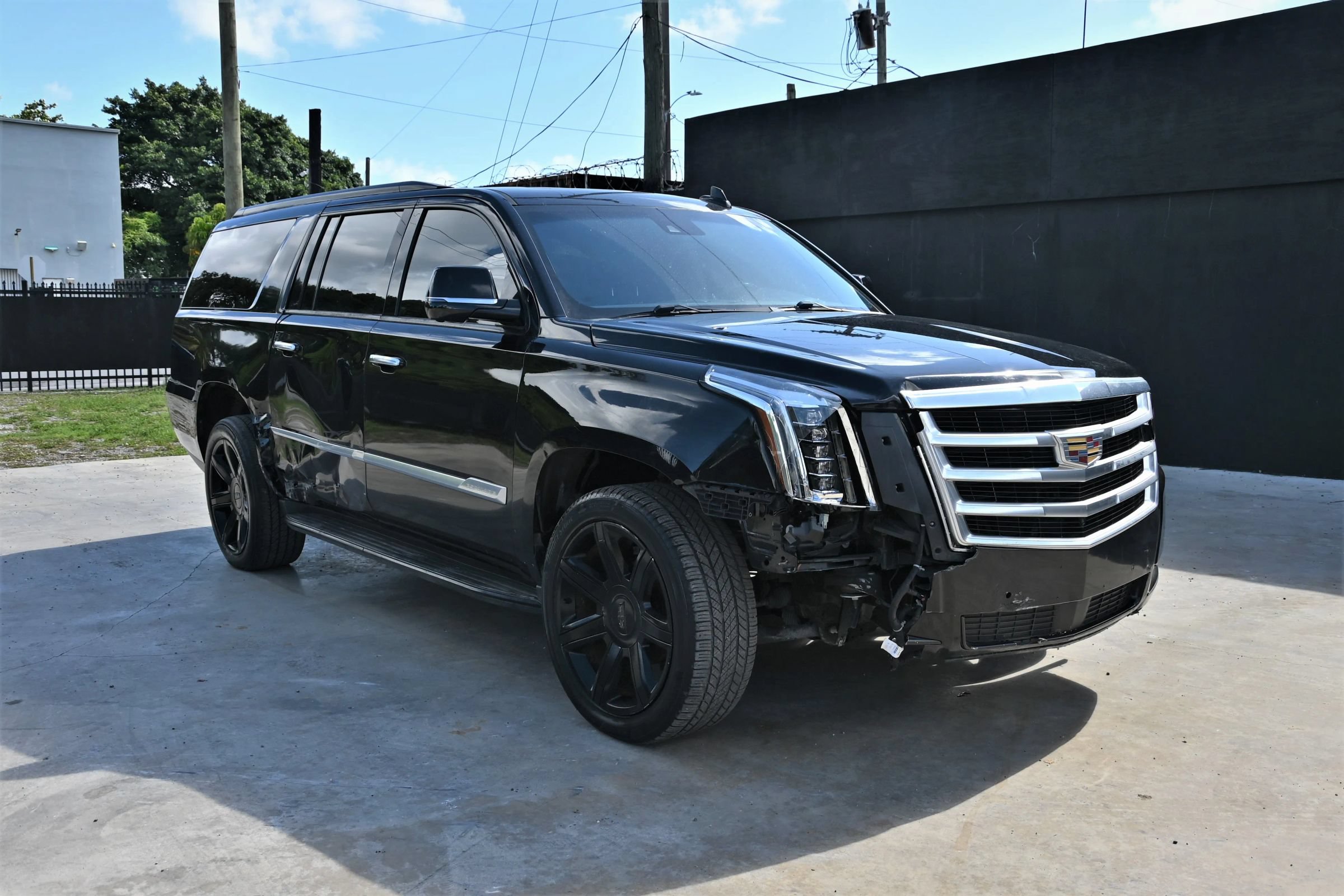 Used 2019 Cadillac Escalade ESV Premium Luxury AWD/4WD image 2