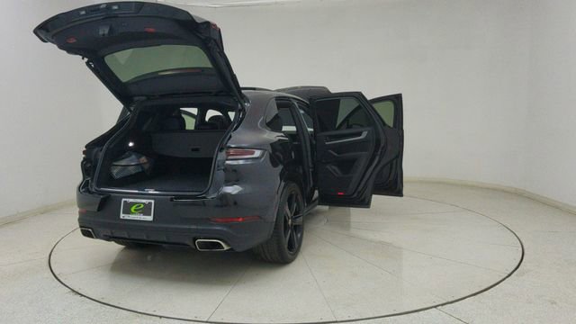 Used 2025 Porsche Cayenne w/ Premium Package image 76