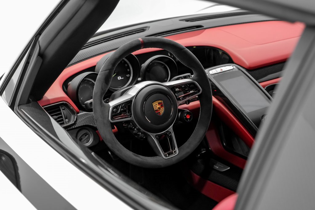 Used 2015 Porsche 918 Spyder image 15