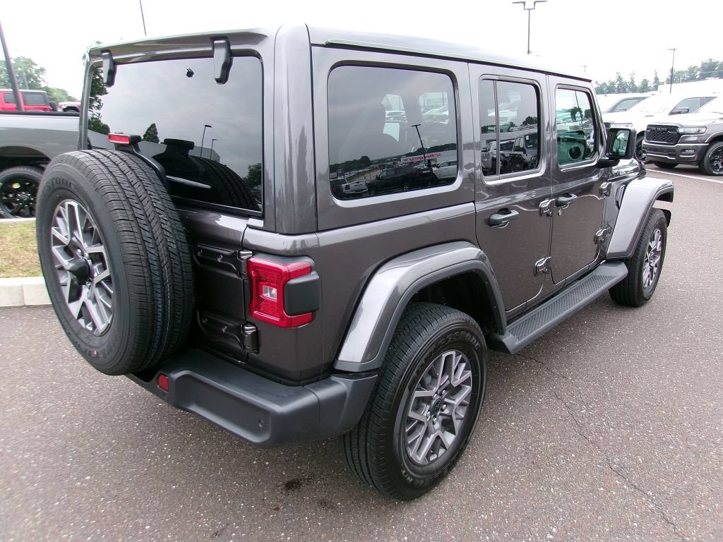 Certified 2025 Jeep Wrangler Unlimited Sahara w/ Safety Group AWD/4WD image 3